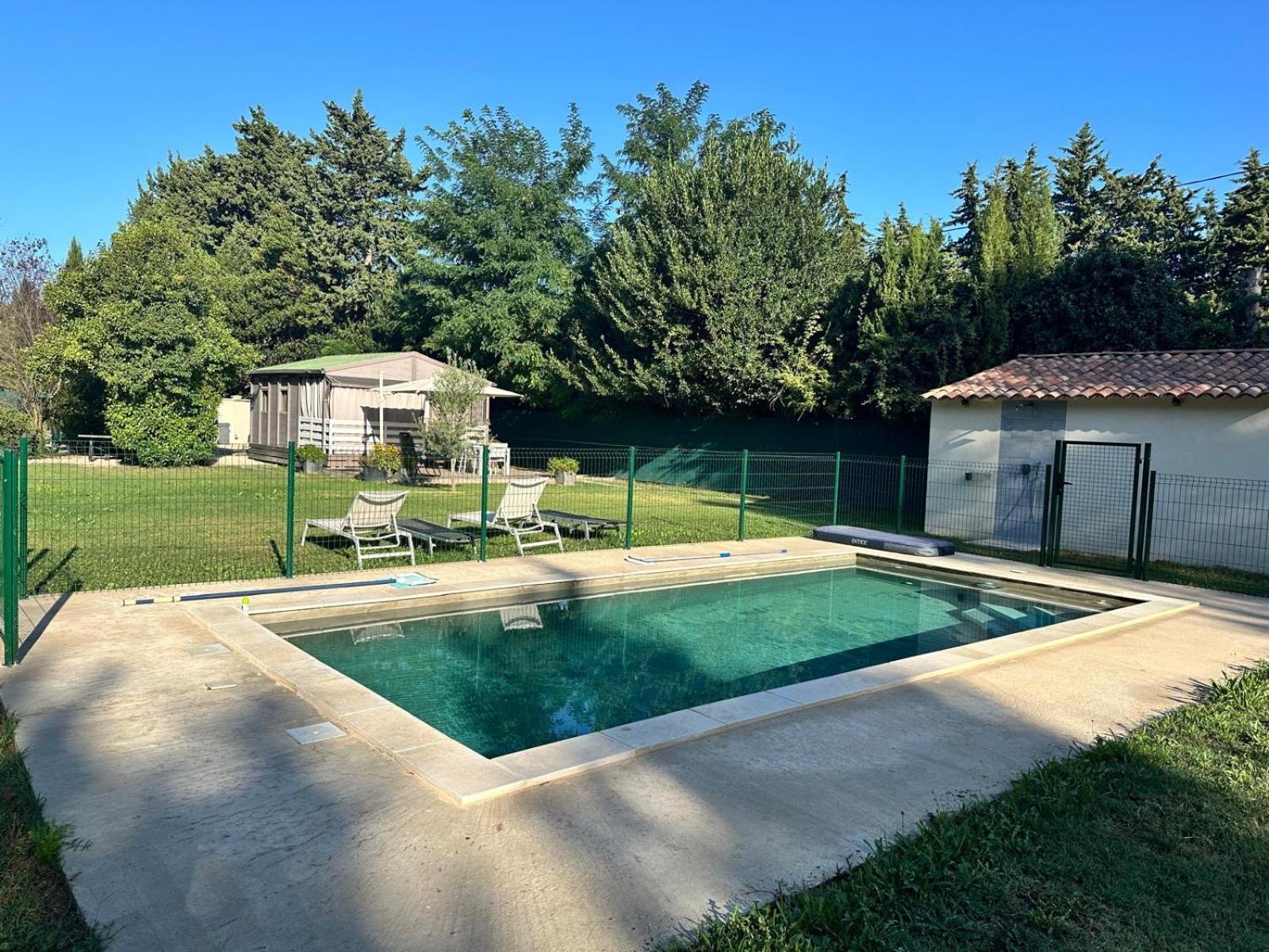 Avignon, Joli Chalet En Campagne Tres Proche De La Ville Exteriör bild